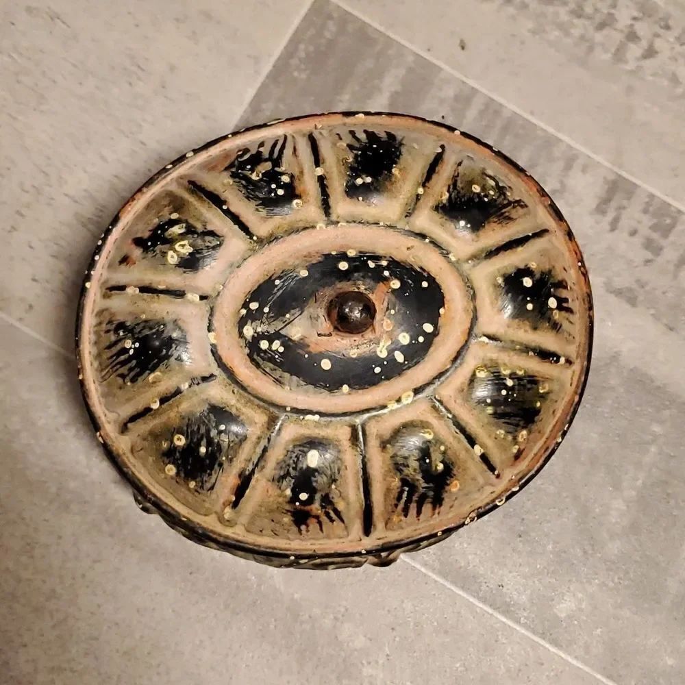 Oval Metal Distressed Trinket Box - Picture 2 of 7